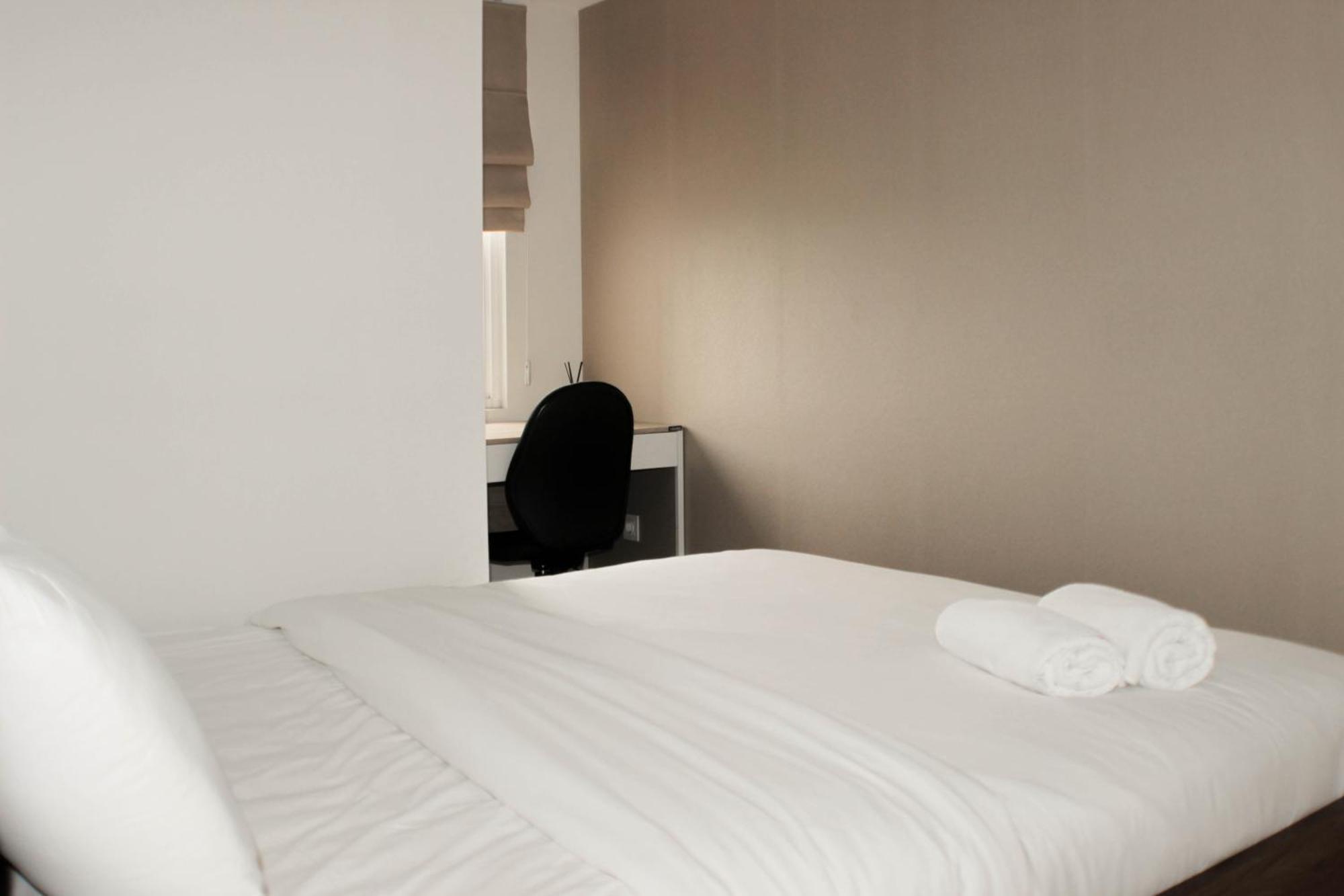 Minimalist And Comfort 2br At Springlake Summarecon By Travelio