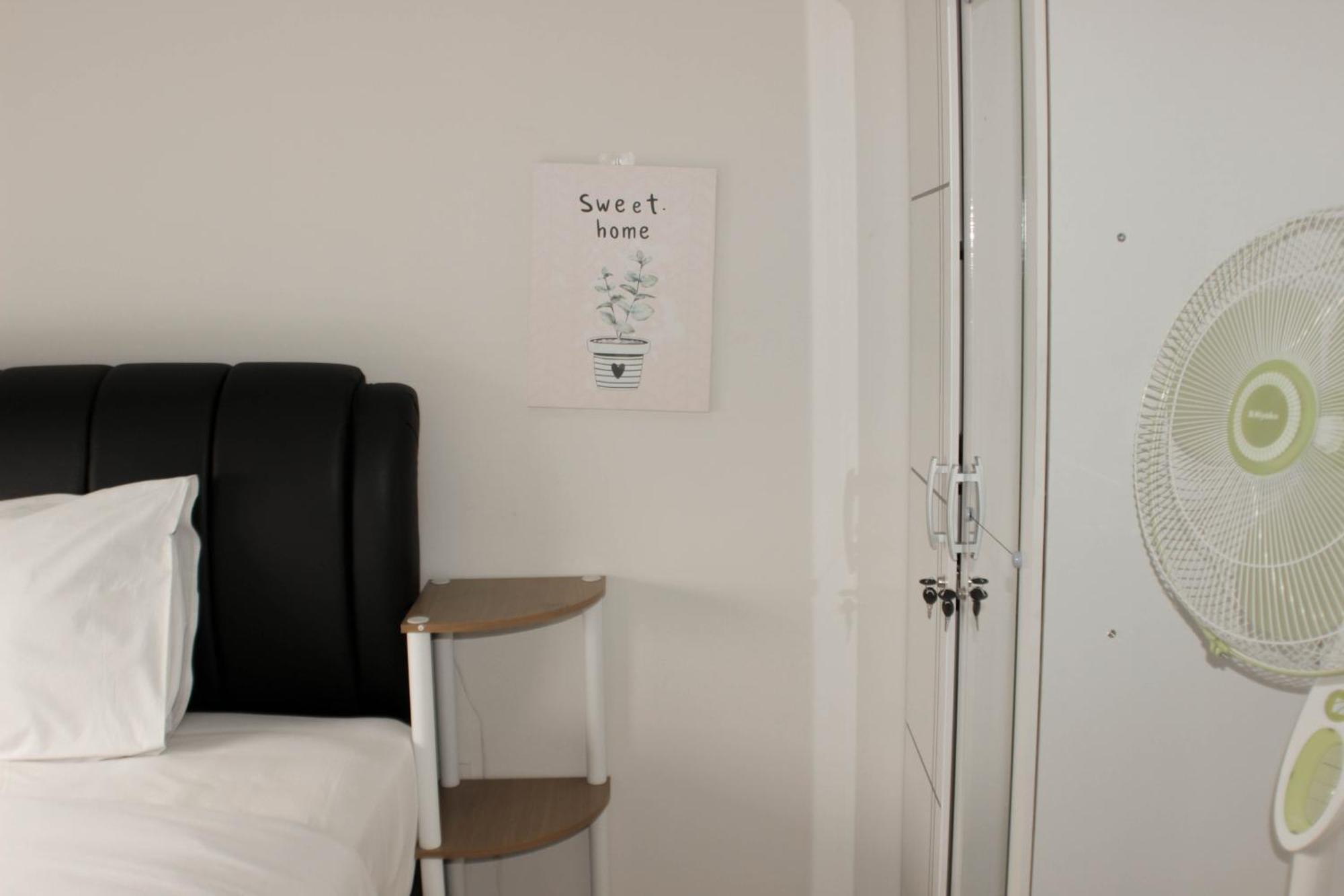 Minimalist And Comfort 2br At Springlake Summarecon By Travelio * Bekasi